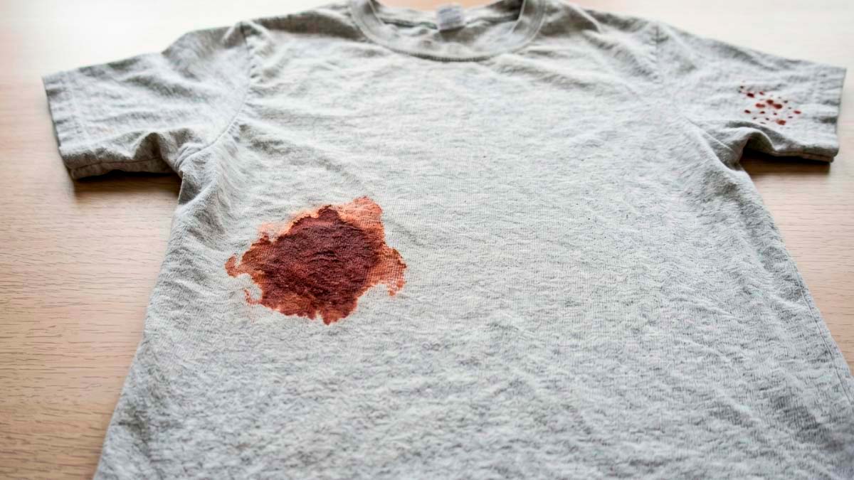 Como tirar mancha de sangue da roupa