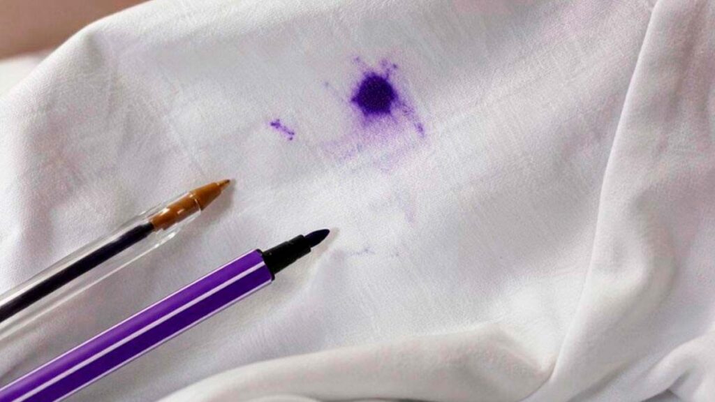 Como tirar tinta de caneta da roupa: hidrocor e canetinha